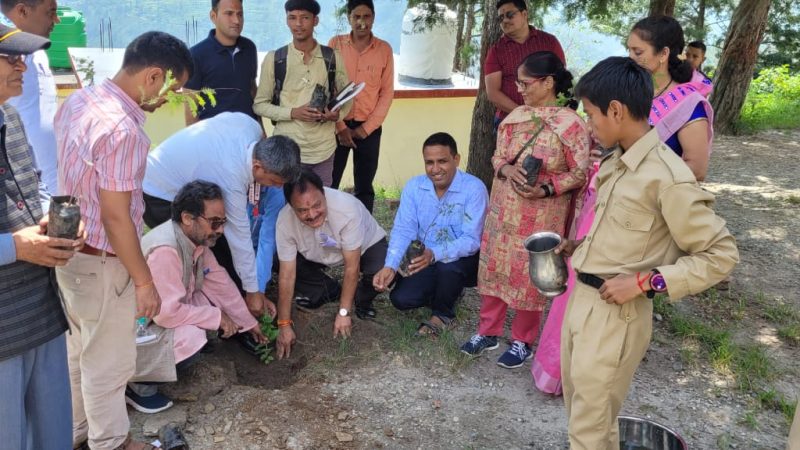 दिवसीय कार्यशाला व वृक्षारोपण कार्यक्रम आयोजित