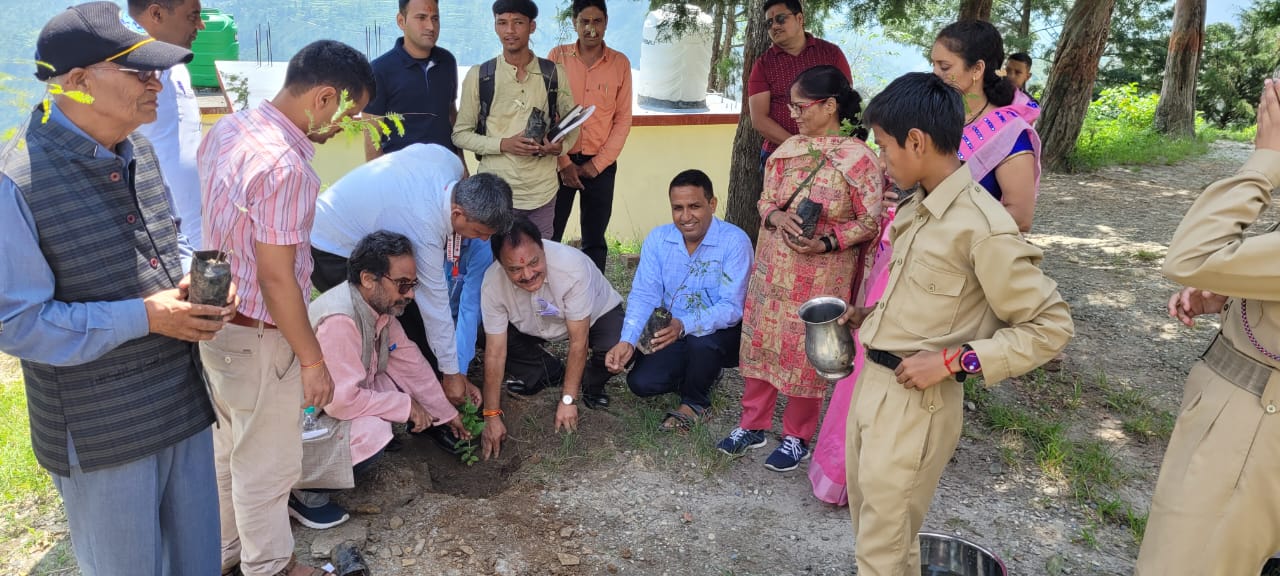 दिवसीय कार्यशाला व वृक्षारोपण कार्यक्रम आयोजित