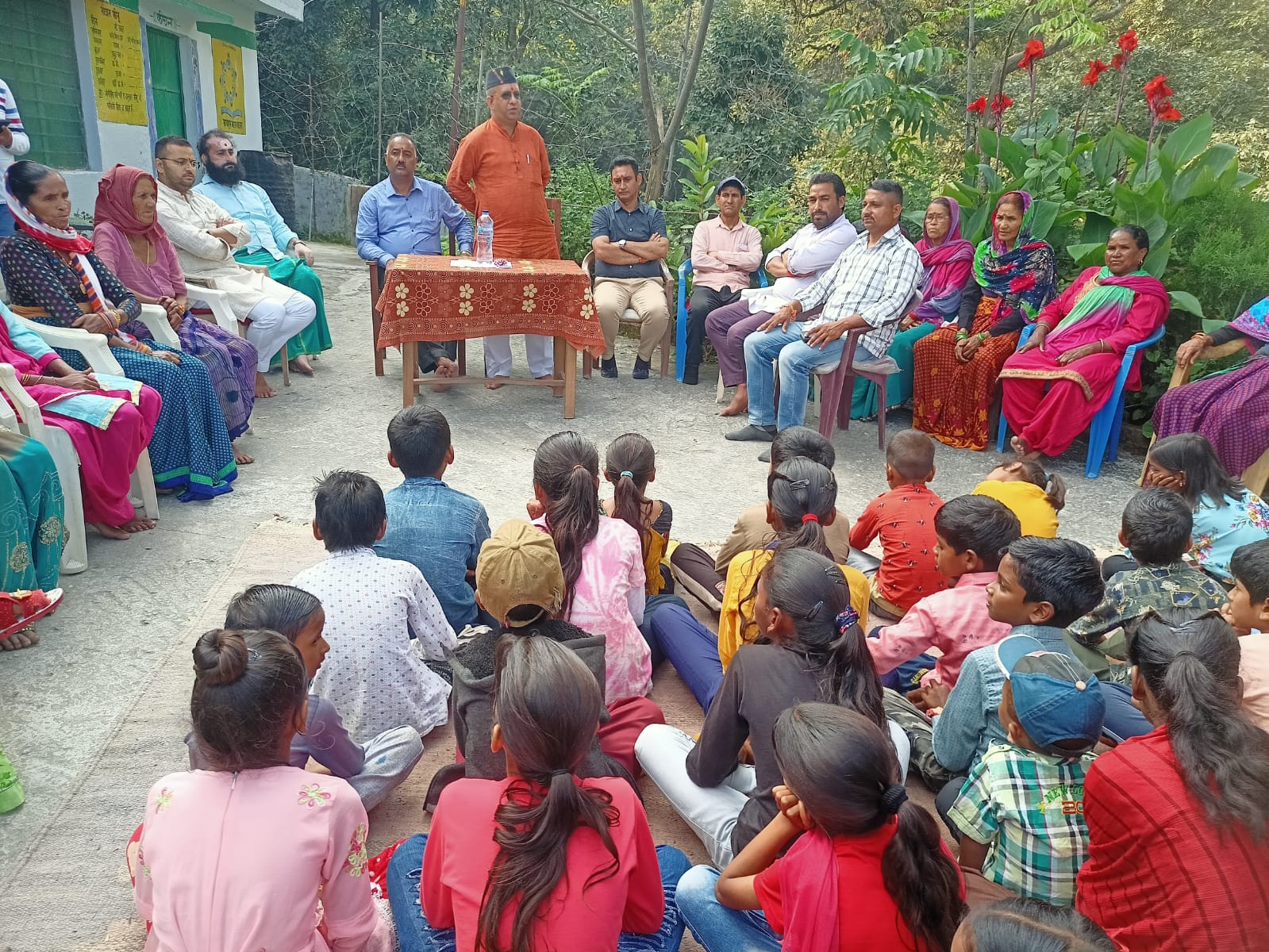 बाल संस्कार केन्द्र के शुभारंभ पर सैकड़ों अभिभावकों ने दी बधाईयां