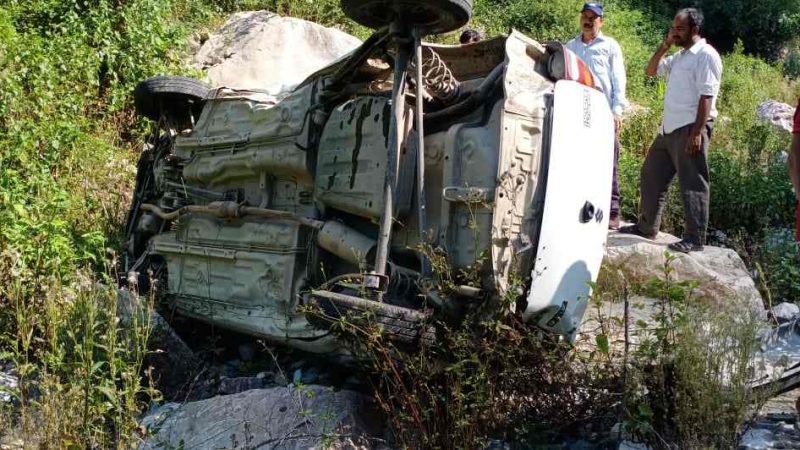 तीन अलग अलग वाहन दुर्घटनाओं में 12 घायल