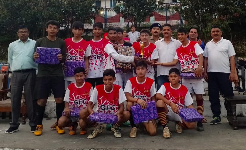 अंडर-14 और अंडर-17 बालक वर्ग में फुटबॉल प्रतियोगिता की आयोजित