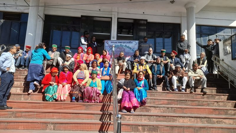 नैनबाग से 36 वरिष्ठ नागरिकों को भेजा श्री बद्रीनाथ धाम की यात्रा पर