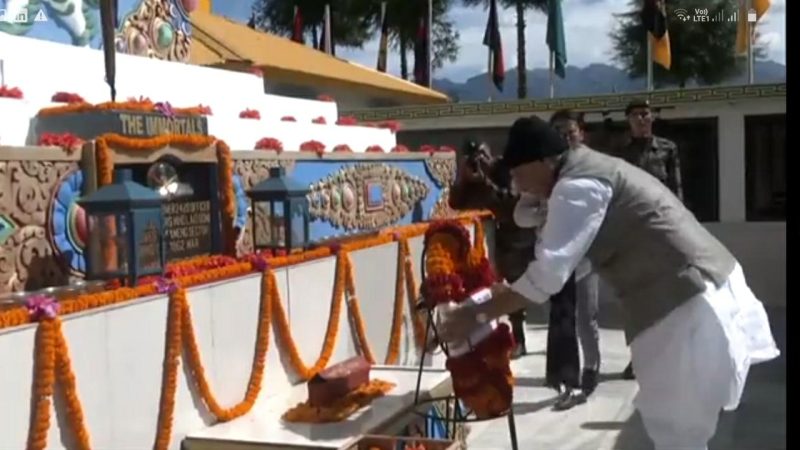 रक्षा मंत्री राजनाथ सिंह ने दशहरे पर तवांग में की शस्त्रों की पूजा