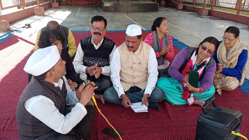 उत्तराखंड राज्य स्थापना दिवस की पूर्व संध्या को राज्य आंदोलनकारियों ने हर्षोल्लास के साथ मनाया