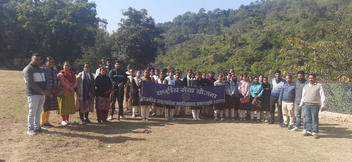 राज्य स्थापना दिवस पर राष्ट्रीय सेवा योजना का एक दिवसीय शिविर का आयोजन किया