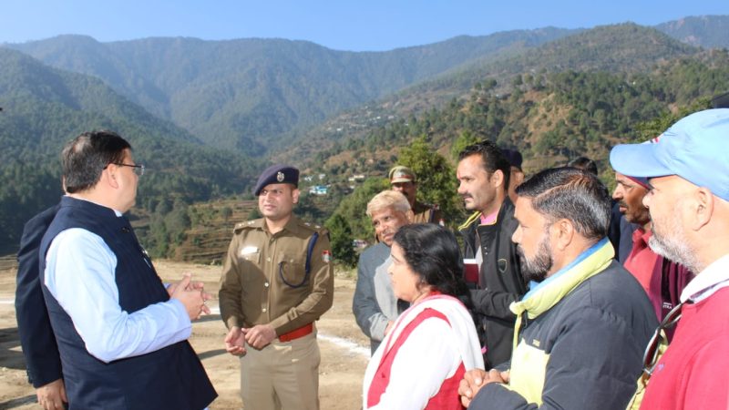 मुख्यमंत्री ने टनल में जाकर राहत एवं बचाव कार्यों की स्थिति को जाना, प्रधानमंत्री से साझा की जानकारी