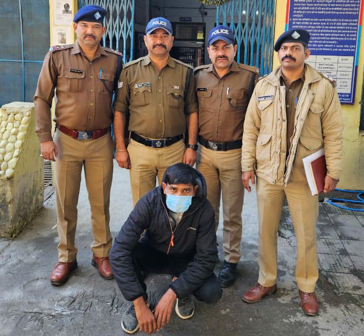 12 वर्षों से फरार मफरूर थाना मुनि की रेती पुलिस द्वारा गिरफ्तार