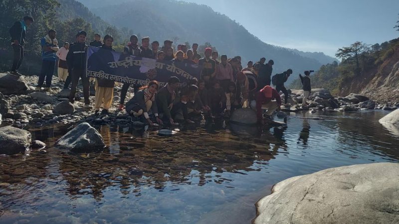 स्वयं सेवियों ने बृहद स्तर पर गंगा स्वच्छता अभियान चलाया