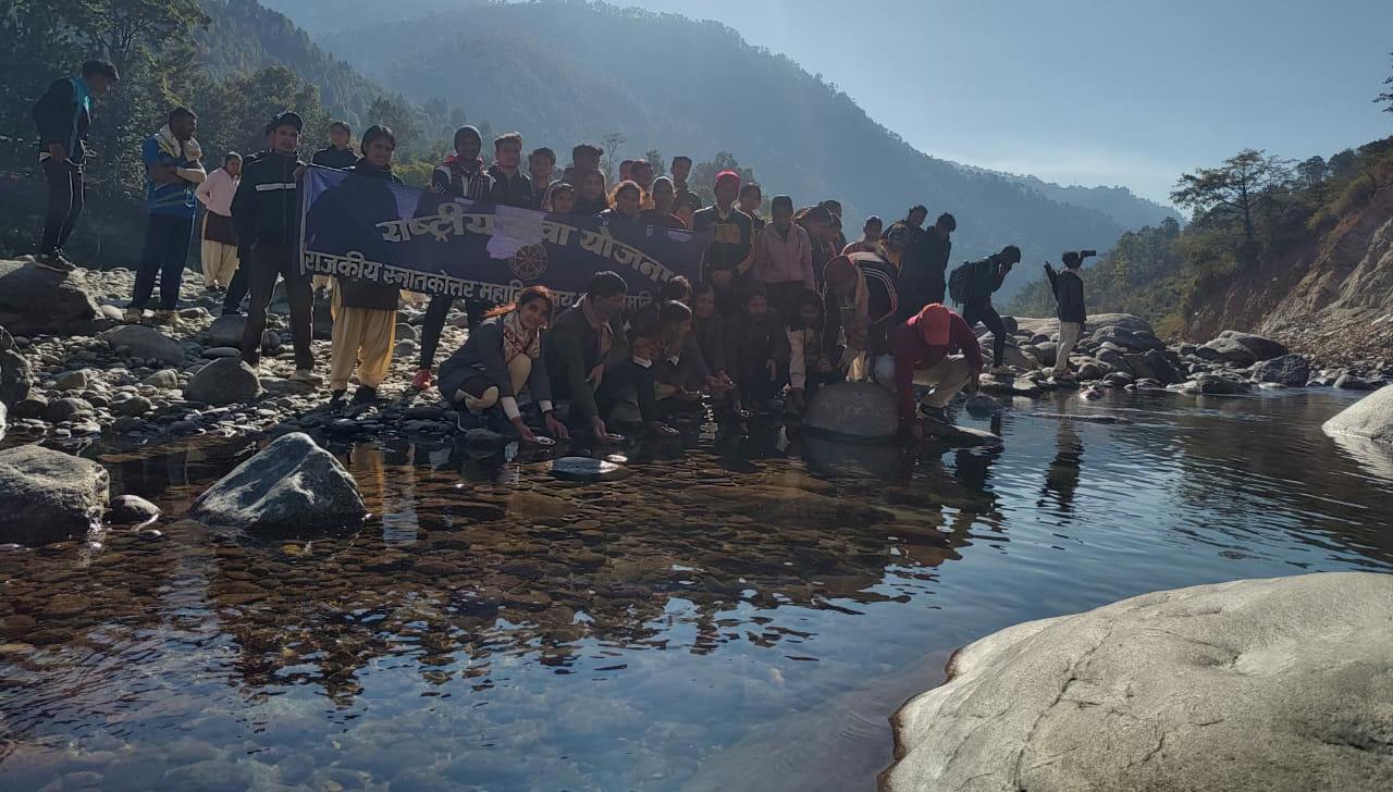 स्वयं सेवियों ने बृहद स्तर पर गंगा स्वच्छता अभियान चलाया