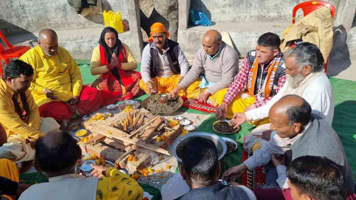 अखंड रामायण का पाठ, हवन यज्ञ एंव प्रसाद वितरण के साथ संपन्न