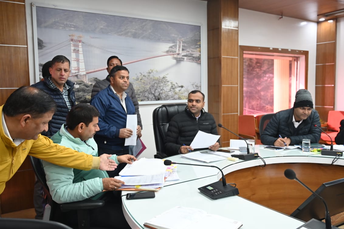 जिलाधिकारी ने जनता मिलन कार्यक्रम में सुनी शिकायतें