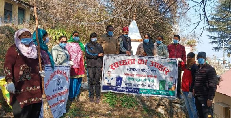 रामलला की प्राण प्रतिष्ठा के अवसर पर सजे मंदिर, भजन कीर्तन का आयोजन