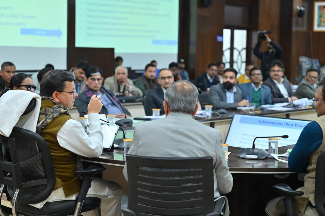 मुख्यमंत्री ने समीक्षा बैठक में योजनाओं के प्रभावी क्रियान्वयन के दिए निर्देश
