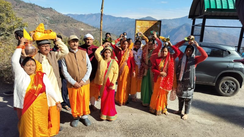 जल कलश यात्रा के साथ श्रीमद्भागवत कथा का शुभारंभ