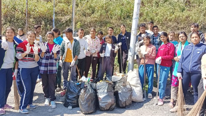 नई टिहरी महाविद्यालय के स्वयंसेवी छात्रों द्वारा स्वच्छता और मतदाता जागरूकता कार्यक्रम आयोजित