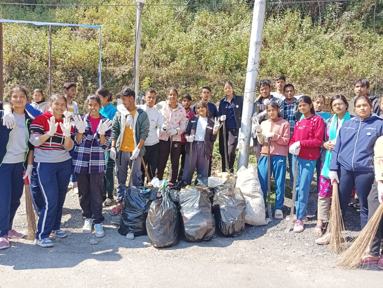 नई टिहरी महाविद्यालय के स्वयंसेवी छात्रों द्वारा स्वच्छता और मतदाता जागरूकता कार्यक्रम आयोजित