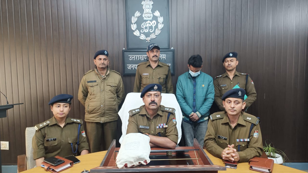 टिहरी पुलिस ने अवैध नशे के कारोबारियों पर कसी नकेल