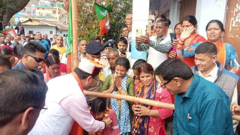 लम्बगांव: लोकसभा चुनाव प्रचार में प्रदेश के मुख्यमंत्री धामी ने भाजपा प्रत्याशी माला राज्य लक्ष्मी शाह के लिए मांगा समर्थन 