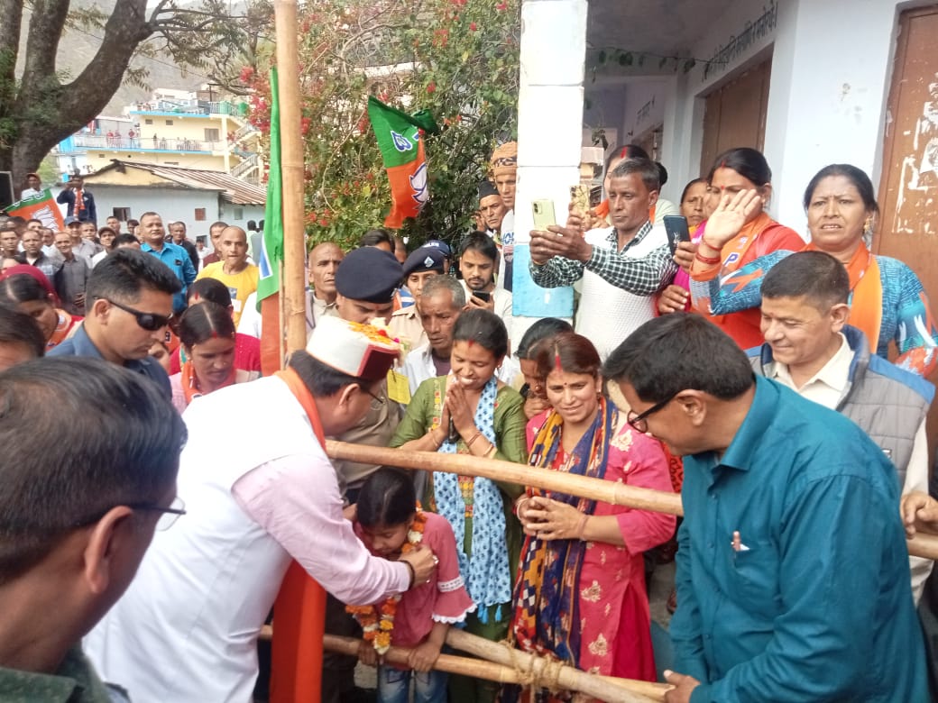 लम्बगांव: लोकसभा चुनाव प्रचार में प्रदेश के मुख्यमंत्री धामी ने भाजपा प्रत्याशी माला राज्य लक्ष्मी शाह के लिए मांगा समर्थन 