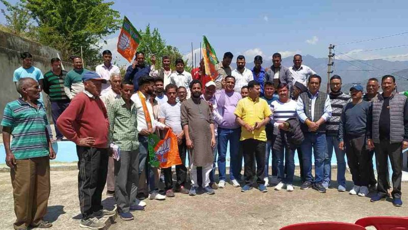 भाजपा नेता दिनेश धनाई ने नकोट क्षेत्र में भाजपा प्रत्याशी के लिए मांगा वोट