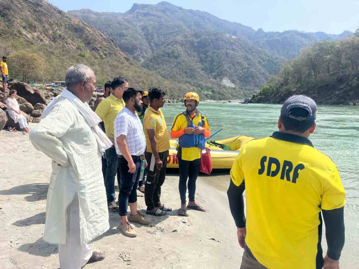 ऋषिकेश में गंगा में डूबे युवक समेत अन्य की खोज जारी