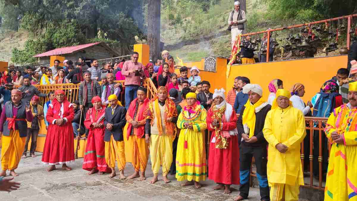 धार्मिक परम्पराओं के साथ खुले सिद्धपीठ लाटू मंदिर के कपाट