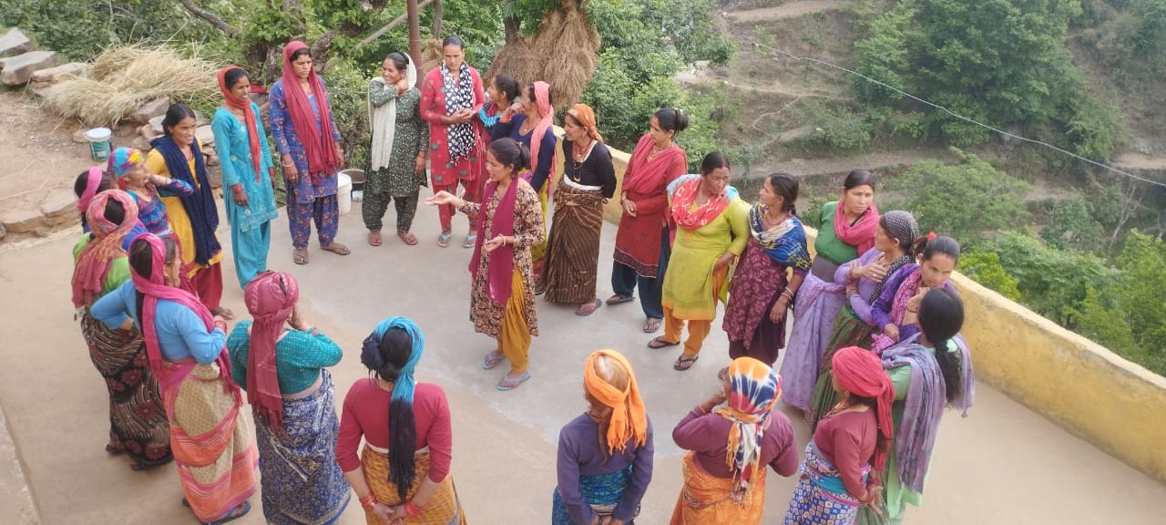 स्वयं सहायता समूह की महिलाओं ने जल-जंगल की सुरक्षा हेतु चलाया सामूहिक अभियान