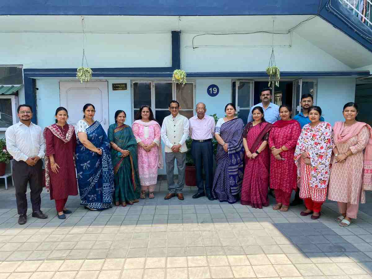 कुलपति प्रो.एन.के. जोशी ने किया देहरादून के विभिन्न परीक्षा केन्द्रो का औचक निरीक्षण