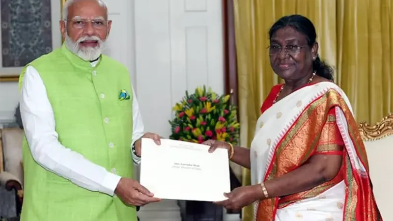 Breaking: प्रधानमंत्री नरेंद्र मोदी ने दिया इस्तीफा: नई सरकार बनाने की कवायद तेज
