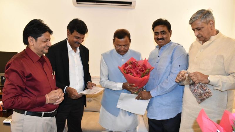 फेडरेशन ऑफ आल इंडिया व्यापार मण्डल (फैम) के राष्ट्रीय प्रवक्ता राजेश्वर पैन्यूली ने वित्त राज्यमंत्री के साथ वित्तीय मुद्दों पर चर्चा की