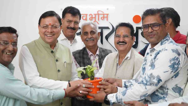 पत्रकारों के हितों का संरक्षण करने के लिए सरकार प्रतिबद्ध : धामी
