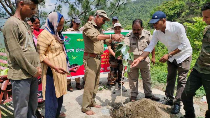 कीर्तिनगर की कण्डोली ग्राम सभा में ‘एक पेड़ मां के नाम’ कार्यक्रम के तहत हरेला उत्सव का शुभारंभ