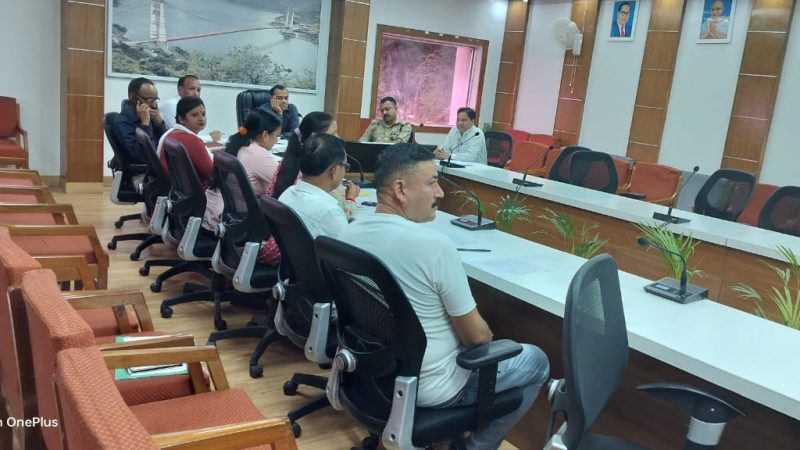 जिलाधिकारी मयूर दीक्षित ने ली जिला पर्यटन विकास समिति की बैठक