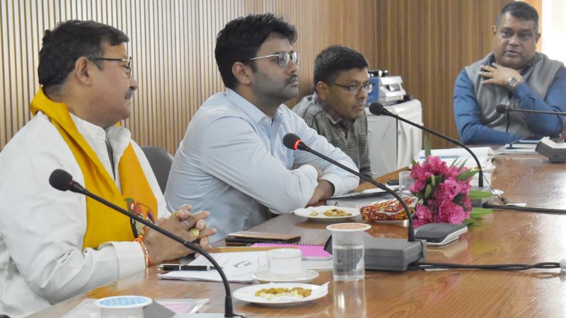 गोवंश संरक्षण पर बैठक, गौशाला निर्माण में तेजी लाने के निर्देश