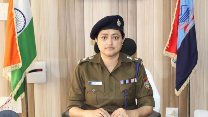 उत्तरकाशी की पहली महिला पुलिस अधीक्षक, श्रीमती सरिता डोबाल ने संभाला कार्यभार