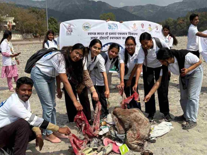स्वच्छ भारत का संकल्प: त्रिवेणी घाट से स्वच्छता पखवाड़े का शुभारंभ