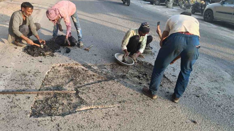 टिहरी: क्षतिग्रस्त सड़कों की मरम्मत का कार्य तेज, पैच वर्क और डामरीकरण जारी