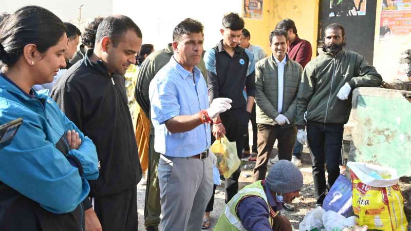 नई टिहरी के वार्ड नंबर 7 से शुरू हुआ स्वच्छता अभियान: लोगों को किया जागरूक