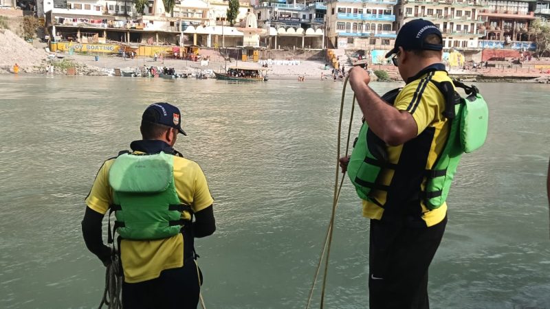 ऋषिकेश: गंगा नदी में डूबा युवक, SDRF का सर्च अभियान जारी