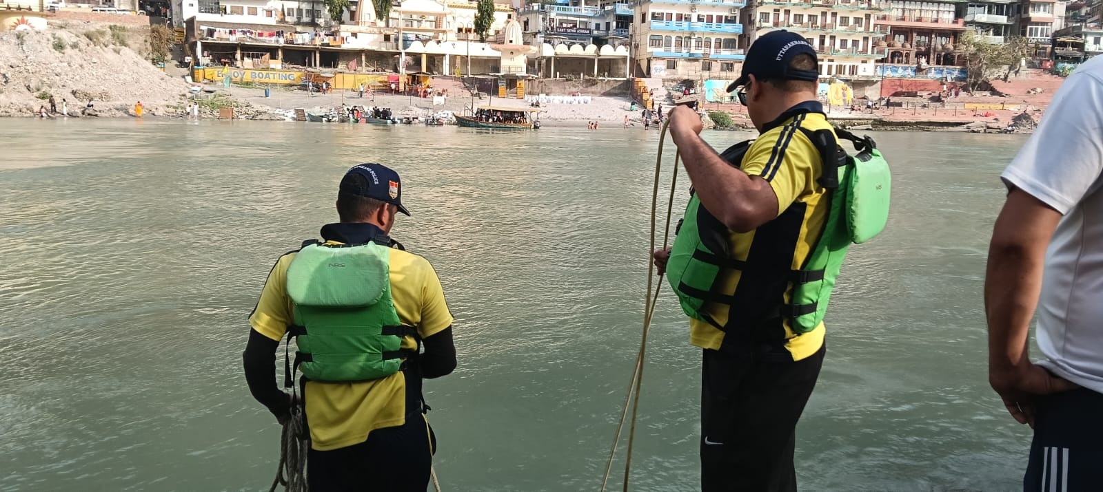 ऋषिकेश: गंगा नदी में डूबा युवक, SDRF का सर्च अभियान जारी