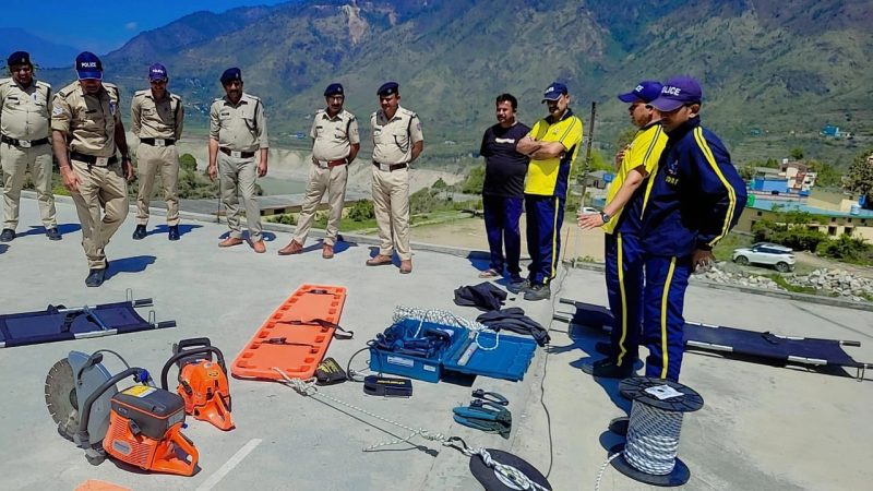 चार धाम यात्रा की तैयारी: टिहरी पुलिस ने आपदा प्रबंधन व रेस्क्यू का प्रशिक्षण लिया