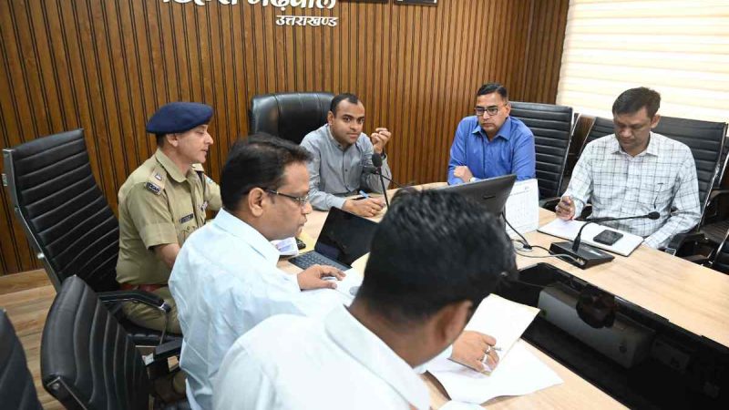 जनपदीय सड़क सुरक्षा समिति की मासिक बैठक सम्पन्न