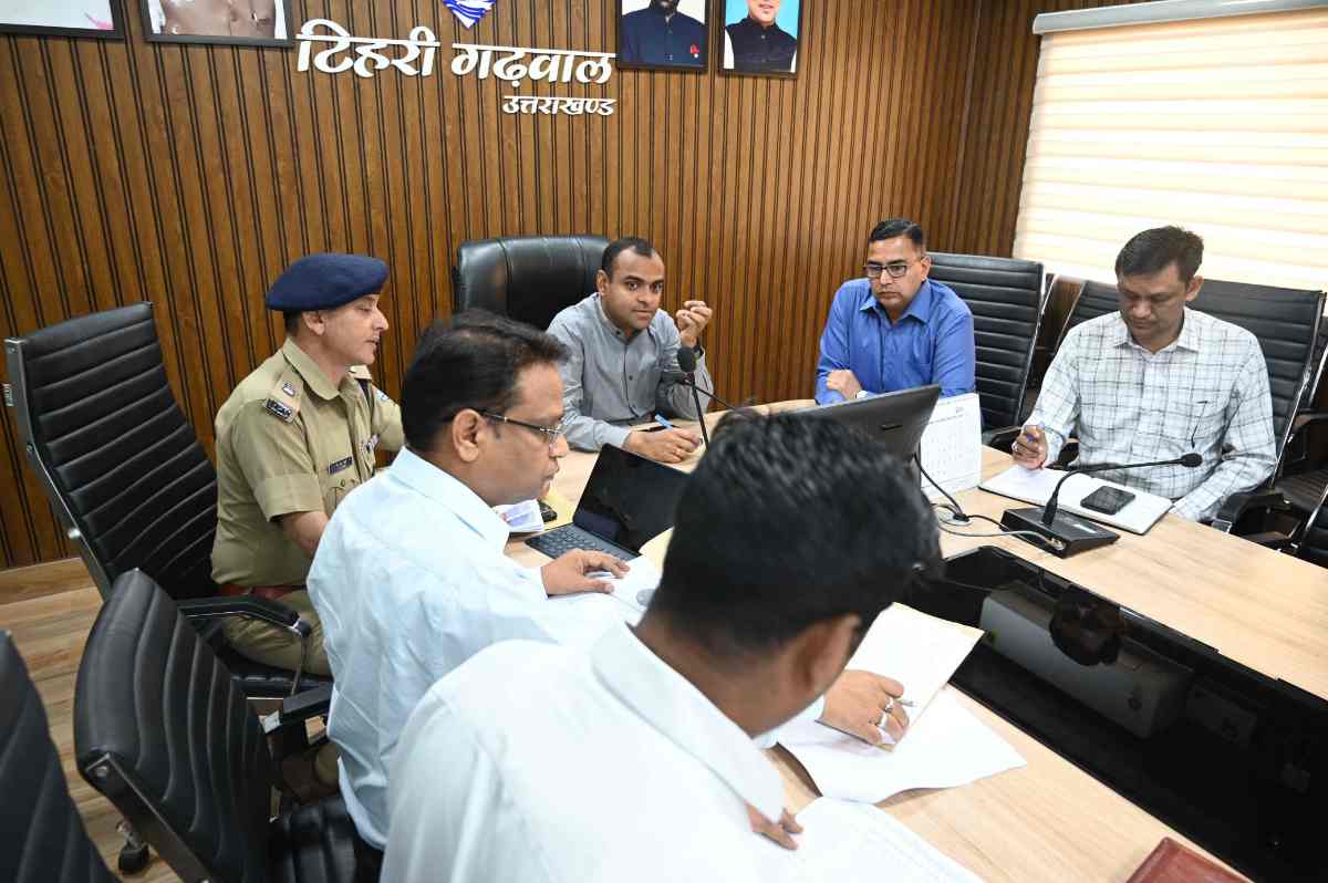 जनपदीय सड़क सुरक्षा समिति की मासिक बैठक सम्पन्न