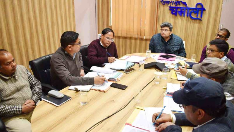 डीएम चमोली ने स्प्रिंग एवं रिवर रिजुविनेशन प्राधिकरण की बैठक में अधिकारियों को दिए आवश्यक दिशा निर्देश