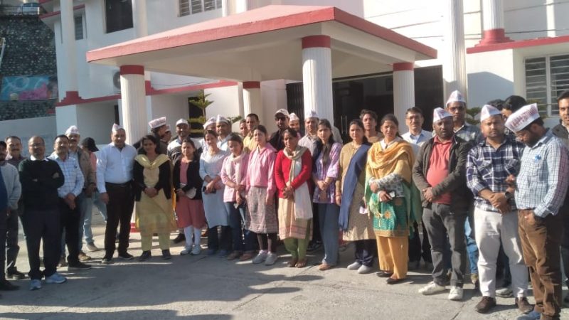 राज्य कर्मचारी संयुक्त परिषद टिहरी गढ़वाल द्वारा UPS के विरोध में प्रदर्शन