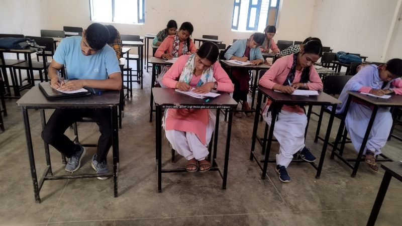 ओंकारानंद सरस्वती राजकीय महाविद्यालय देवप्रयाग में निबंध प्रतियोगिता का आयोजन, तानिया रही प्रथम