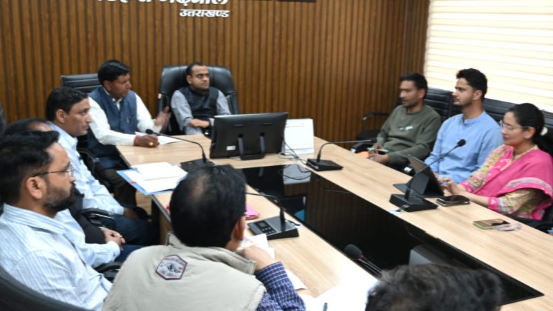 घनसाली में विकास योजनाओं की प्रगति पर बैठक: विधायक और जिलाधिकारी ने दिए महत्वपूर्ण निर्देश