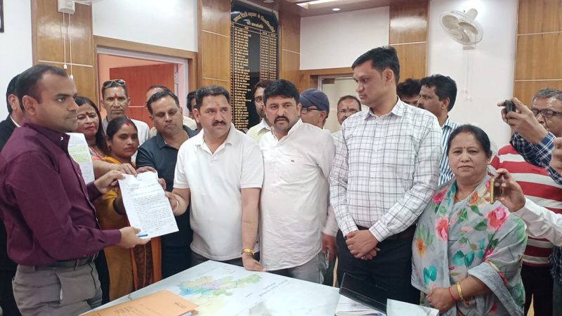 तहसील शिफ्टिंग न करने के आश्वासन पर किया धरना स्थगित: शांति भट्ट
