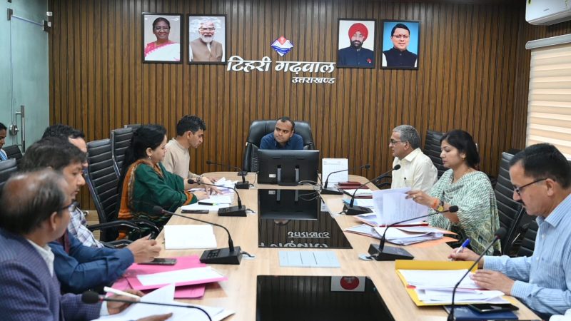 विद्यालयी शिक्षा विभाग की समीक्षा बैठक में डीएम ने दिए ये निर्देश