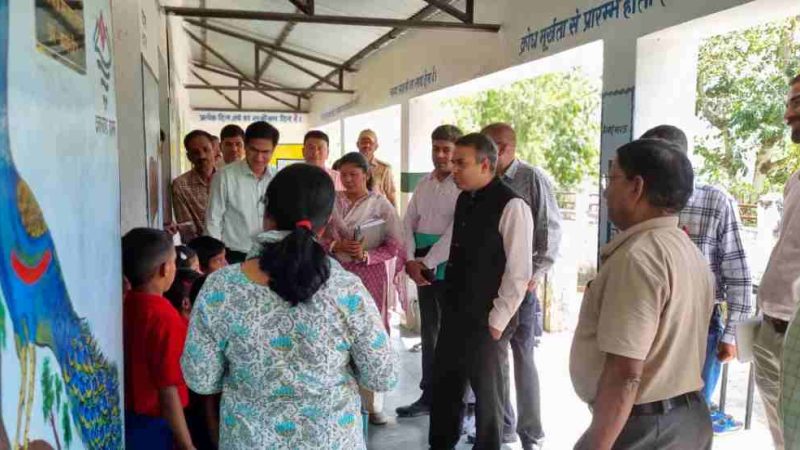 अपर सचिव विनीत कुमार ने कीर्तिनगर और देवप्रयाग में की चौपाल, ग्रामीणों की समस्याएं सुनीं और योजनाओं की समीक्षा की